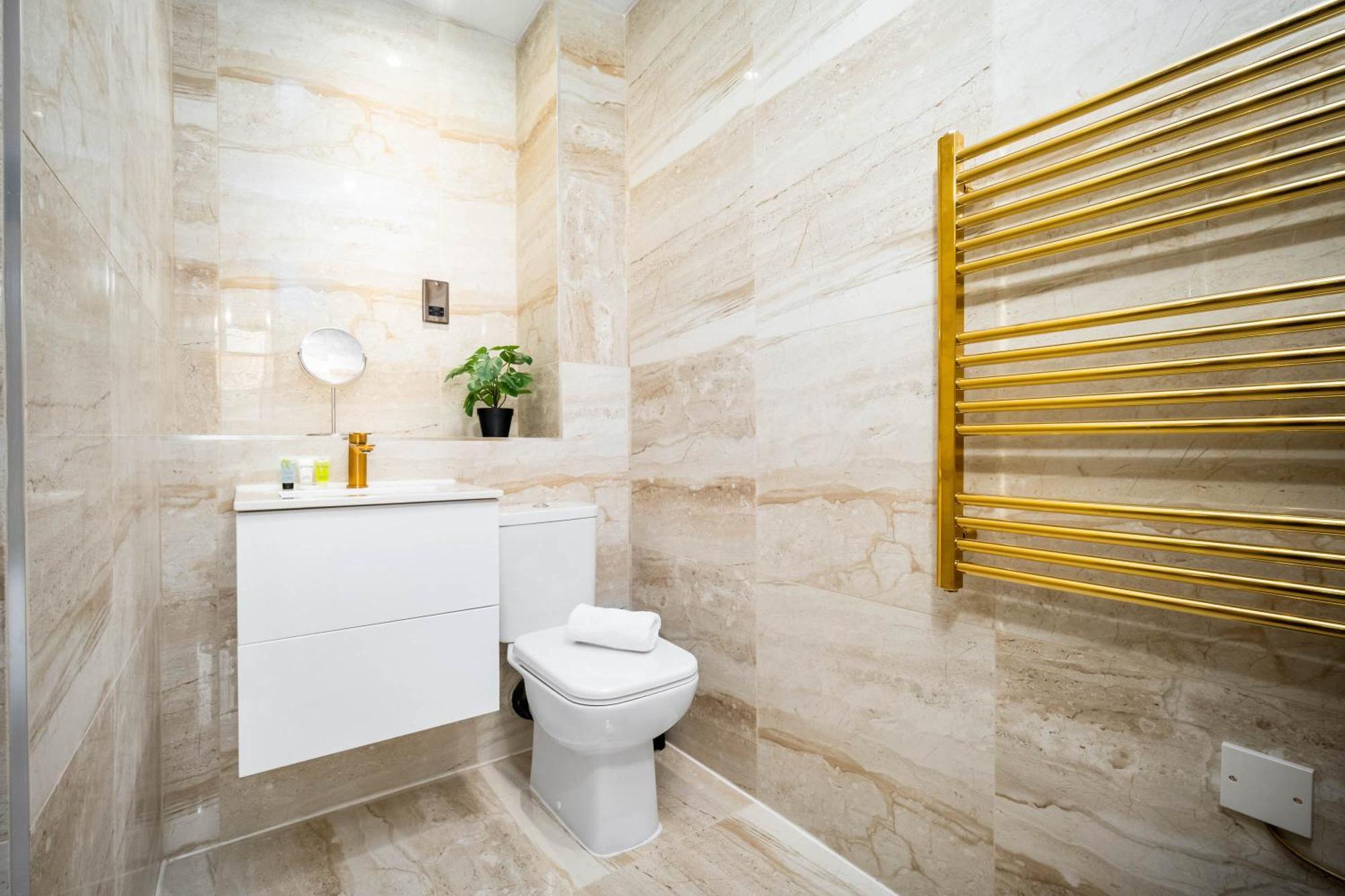 Brand New Luxury - 2 Bedroom - Centre - Jq - Wifi - Netflix - 10ah Apartment